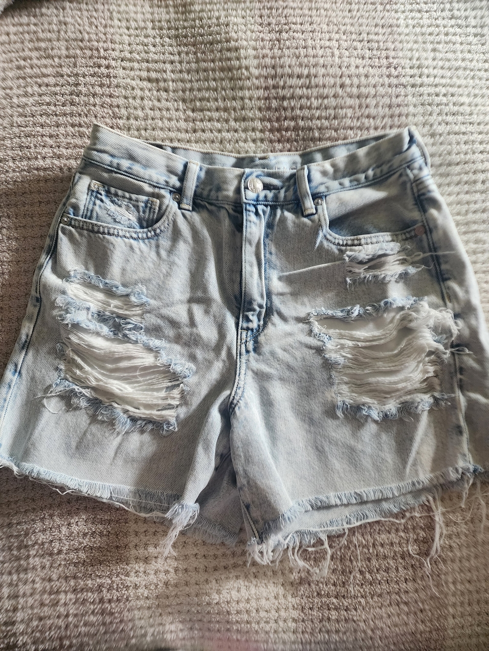 American Eagle Outfitters MOM short Light Blue Distressed Denim Shorts